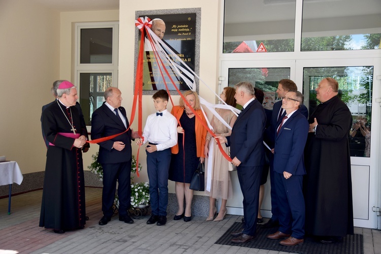 Poświęcenie sztandaru szkoły w Raniżowie