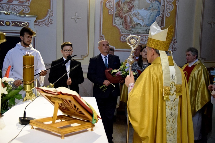 Poświęcenie sztandaru szkoły w Raniżowie