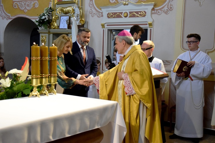 Poświęcenie sztandaru szkoły w Raniżowie