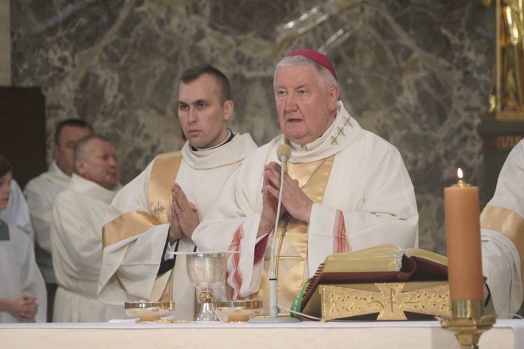 Pan Jezus na kwietnych dywanach. Boże Ciało na Kamionku