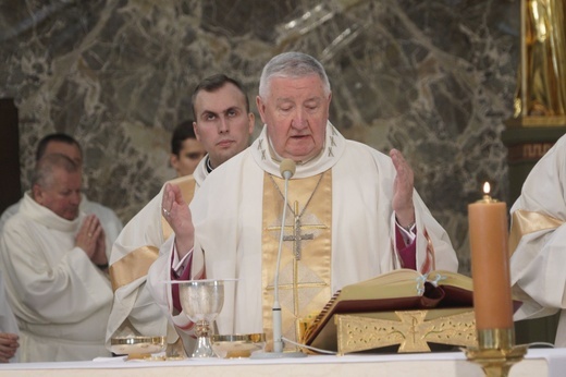 Pan Jezus na kwietnych dywanach. Boże Ciało na Kamionku