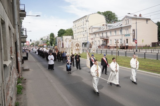 Pan Jezus na kwietnych dywanach. Boże Ciało na Kamionku