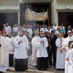 Pan Jezus na kwietnych dywanach. Boże Ciało na Kamionku