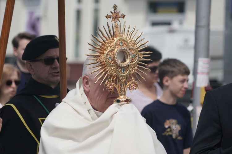 Pan Jezus na kwietnych dywanach. Boże Ciało na Kamionku