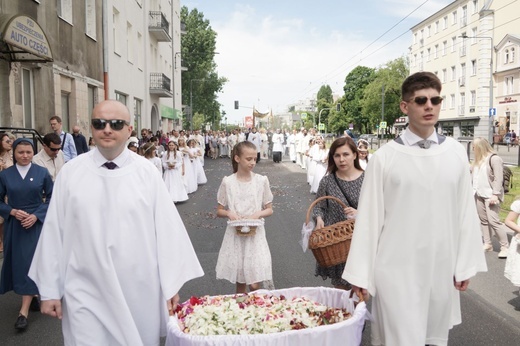 Pan Jezus na kwietnych dywanach. Boże Ciało na Kamionku