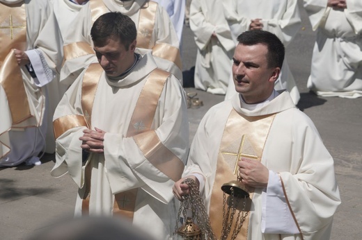 Pan Jezus na kwietnych dywanach. Boże Ciało na Kamionku