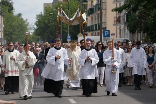 Pan Jezus na kwietnych dywanach. Boże Ciało na Kamionku