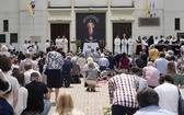 Pan Jezus na kwietnych dywanach. Boże Ciało na Kamionku