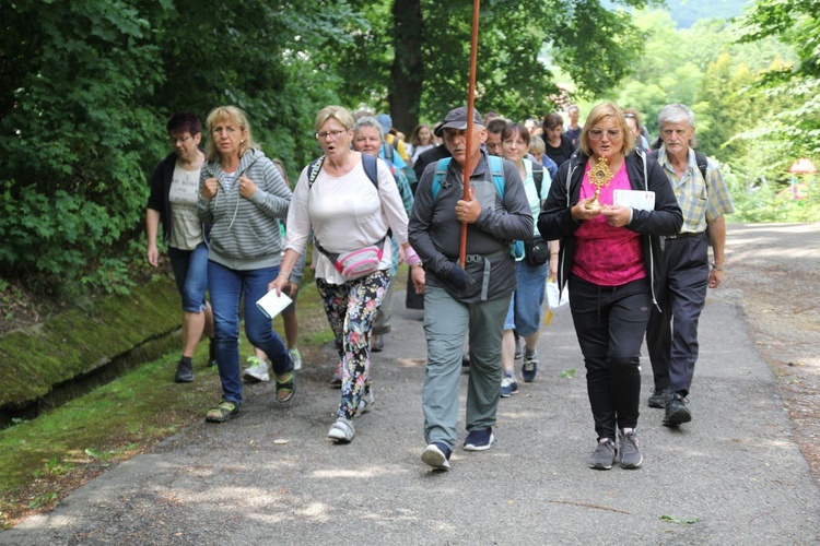 Pielgrzymi zmierzający do Kalwarii Zebrzydowskiej cel osiągną w sobotę 18 czerwca po południu.