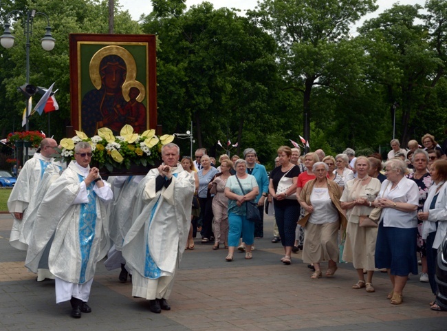 Msze św. z okazji 50. rocznicy rozpoczęcia peregrynacji kopii Cudownego Obrazu Jasnogórskiego