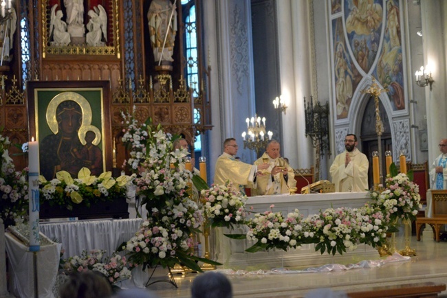 Msze św. z okazji 50. rocznicy rozpoczęcia peregrynacji kopii Cudownego Obrazu Jasnogórskiego