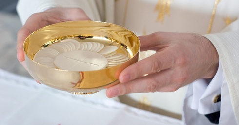 Franciszek: Eucharystia nie tylko karmi, lecz także nasyca