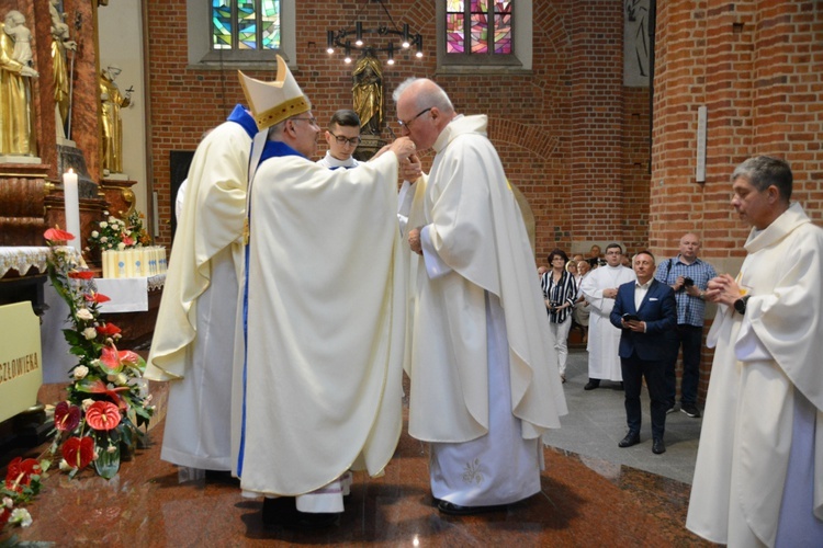 Jubileuszowa pielgrzymka dekanalna w odpust Matki Bożej Opolskiej