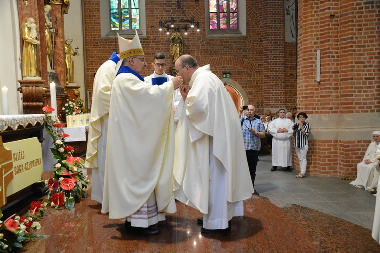 Jubileuszowa pielgrzymka dekanalna w odpust Matki Bożej Opolskiej