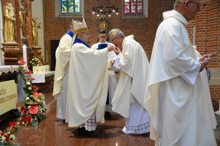 Jubileuszowa pielgrzymka dekanalna w odpust Matki Bożej Opolskiej