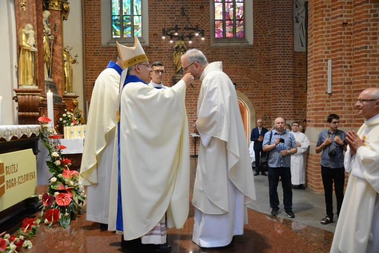 Jubileuszowa pielgrzymka dekanalna w odpust Matki Bożej Opolskiej