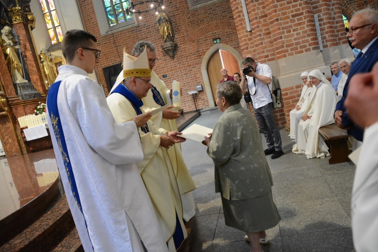 Jubileuszowa pielgrzymka dekanalna w odpust Matki Bożej Opolskiej