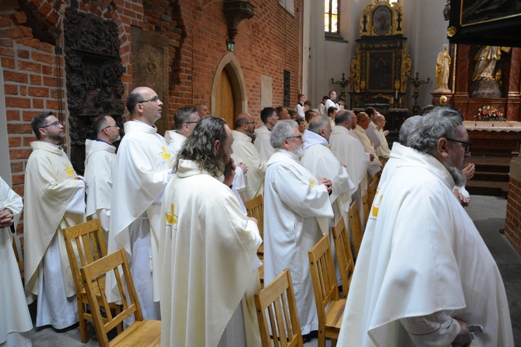 Jubileuszowa pielgrzymka dekanalna w odpust Matki Bożej Opolskiej