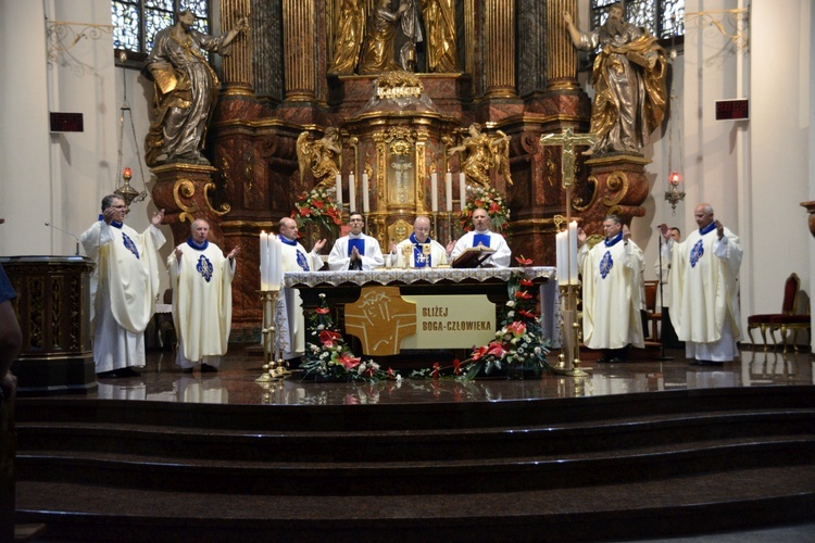 Jubileuszowa pielgrzymka dekanalna w odpust Matki Bożej Opolskiej