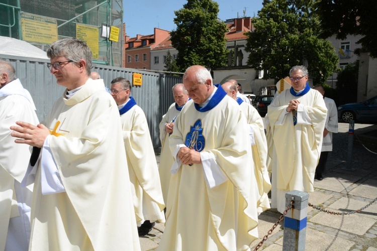 Jubileuszowa pielgrzymka dekanalna w odpust Matki Bożej Opolskiej