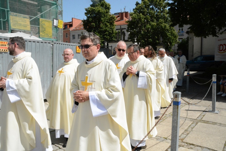 Jubileuszowa pielgrzymka dekanalna w odpust Matki Bożej Opolskiej