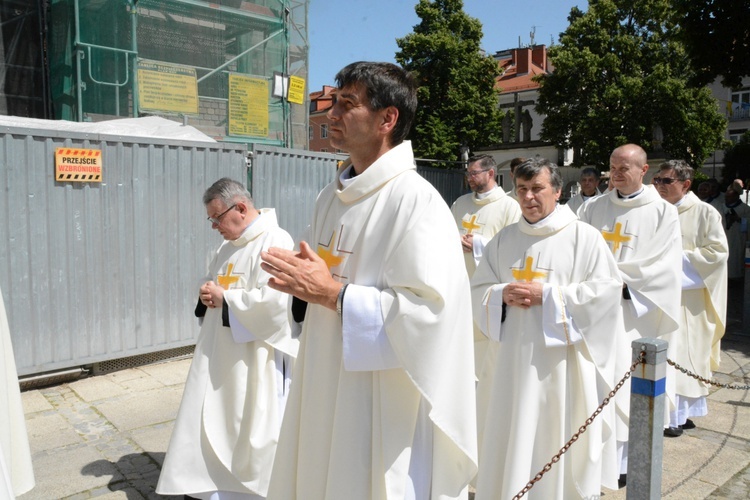 Jubileuszowa pielgrzymka dekanalna w odpust Matki Bożej Opolskiej