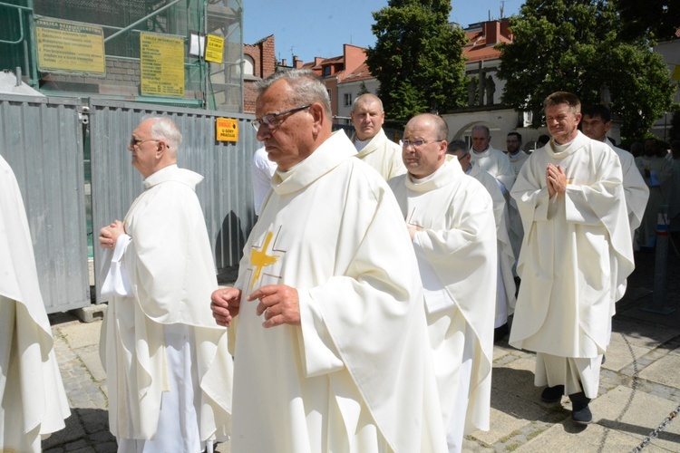 Jubileuszowa pielgrzymka dekanalna w odpust Matki Bożej Opolskiej