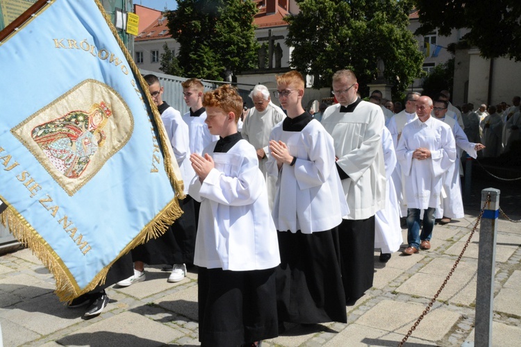 Jubileuszowa pielgrzymka dekanalna w odpust Matki Bożej Opolskiej