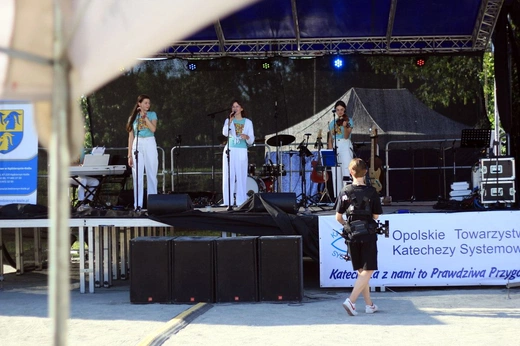 Koncert uwielbienia na przystani "Szkwał" w Kędzierzynie-Koźlu