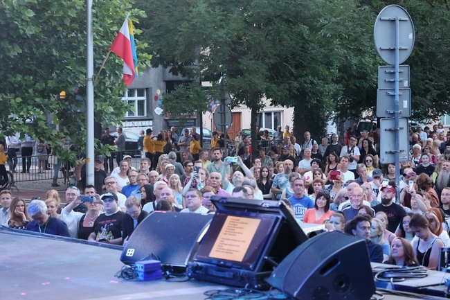 Koncert przed katedrą 