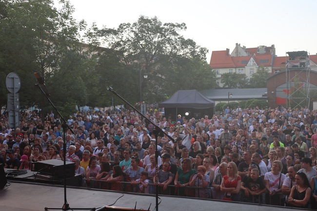 Koncert przed katedrą 