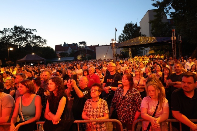 Koncert przed katedrą 