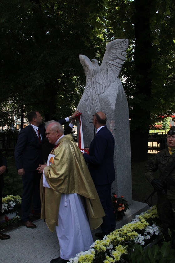 Katowice. Abp Mokrzycki święci pomnik orląt i kadetów lwowskich