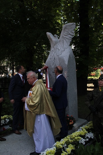 Katowice. Abp Mokrzycki święci pomnik orląt i kadetów lwowskich