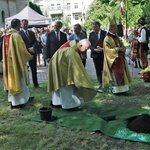 Katowice. Abp Mokrzycki święci pomnik orląt i kadetów lwowskich