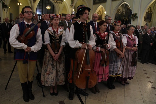 Katowice. Abp Mokrzycki święci pomnik orląt i kadetów lwowskich