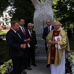 Katowice. Abp Mokrzycki święci pomnik orląt i kadetów lwowskich