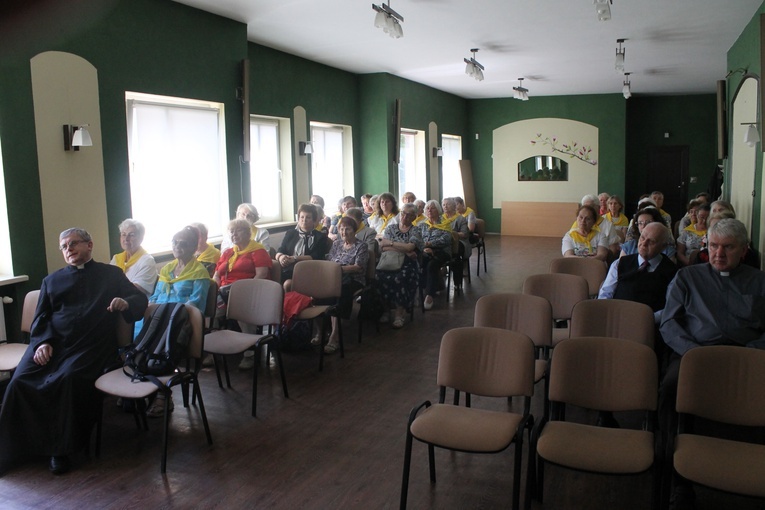 Modlą się w papieskich intencjach 