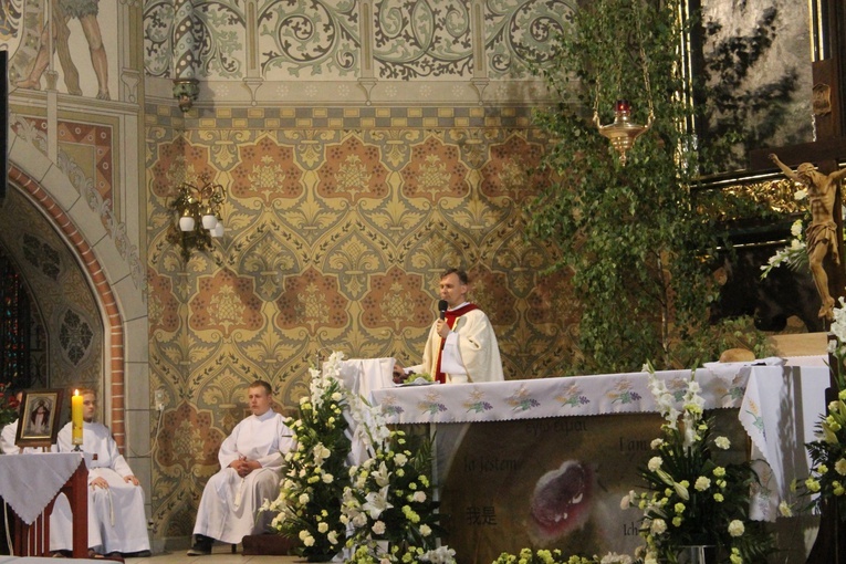 Modlą się w papieskich intencjach 