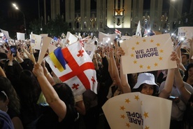 Dziesiątki tysięcy demonstrantów domagały się przyjęcia Gruzji do UE