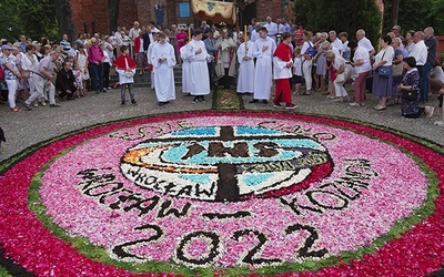 Kunsztowna forma upamiętnienia 25. rocznicy  46. Międzynarodowego Kongresu Eucharystycznego.