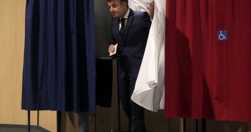 Prezydent Macron odrzucił dymisję premier Borne