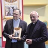 ▲	„Leksykon katechetyczny” zaprezentowali ks. prof. Jan Kochel, jeden z redaktorów dzieła, i jego wydawca ks. Leszek Skorupa.