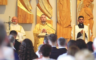 Podczas Eucharystii używano trzech języków dla podkreślenia wielokulturowości USA.