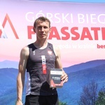 Biegacze od bł. Frassatiego na finiszu górskiego półmaratonu w Międzybrodziu Bialskim - 2022