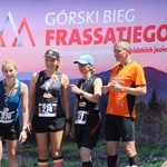 Biegacze od bł. Frassatiego na finiszu górskiego półmaratonu w Międzybrodziu Bialskim - 2022