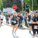 Biegacze od bł. Frassatiego na finiszu górskiego półmaratonu w Międzybrodziu Bialskim - 2022