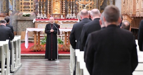 W których parafiach zmienią się proboszczowie?