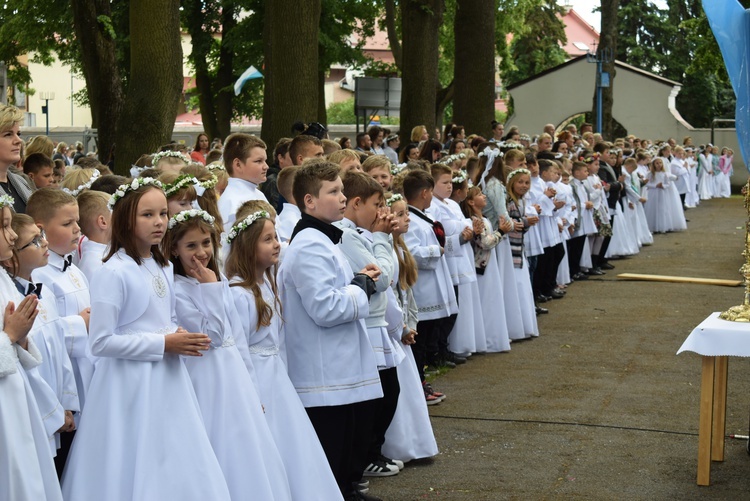 Stacja kongresowa z udziałem dzieci pierwszokomunijnych