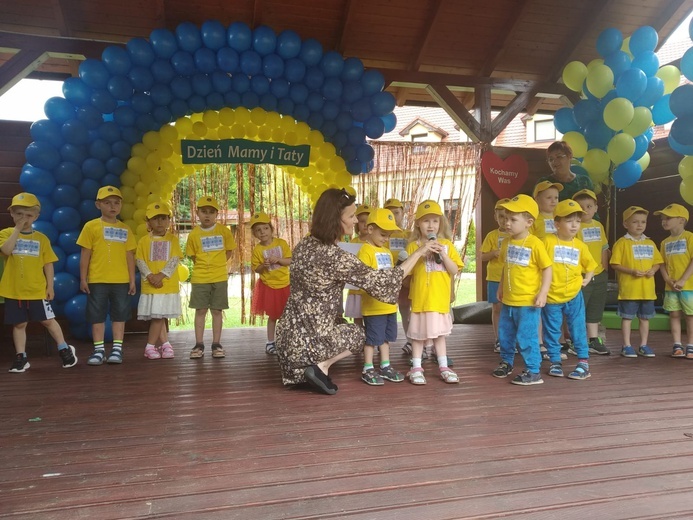 Świdnica. Przedszkolaki z Ukrainy i z grupy 3-latków wystąpiły przed rodzinami  